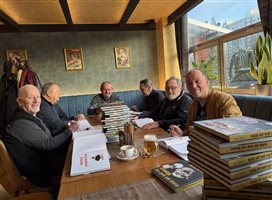 img 4133 Podpisovanie knihy pred krstom 23.11.2025